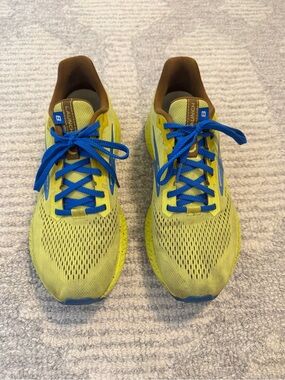 Brooks Launch 8 Banana Sneakers